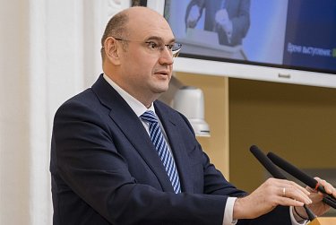 Евгений Солнцев впервые отчитался перед депутатами Заксобрания